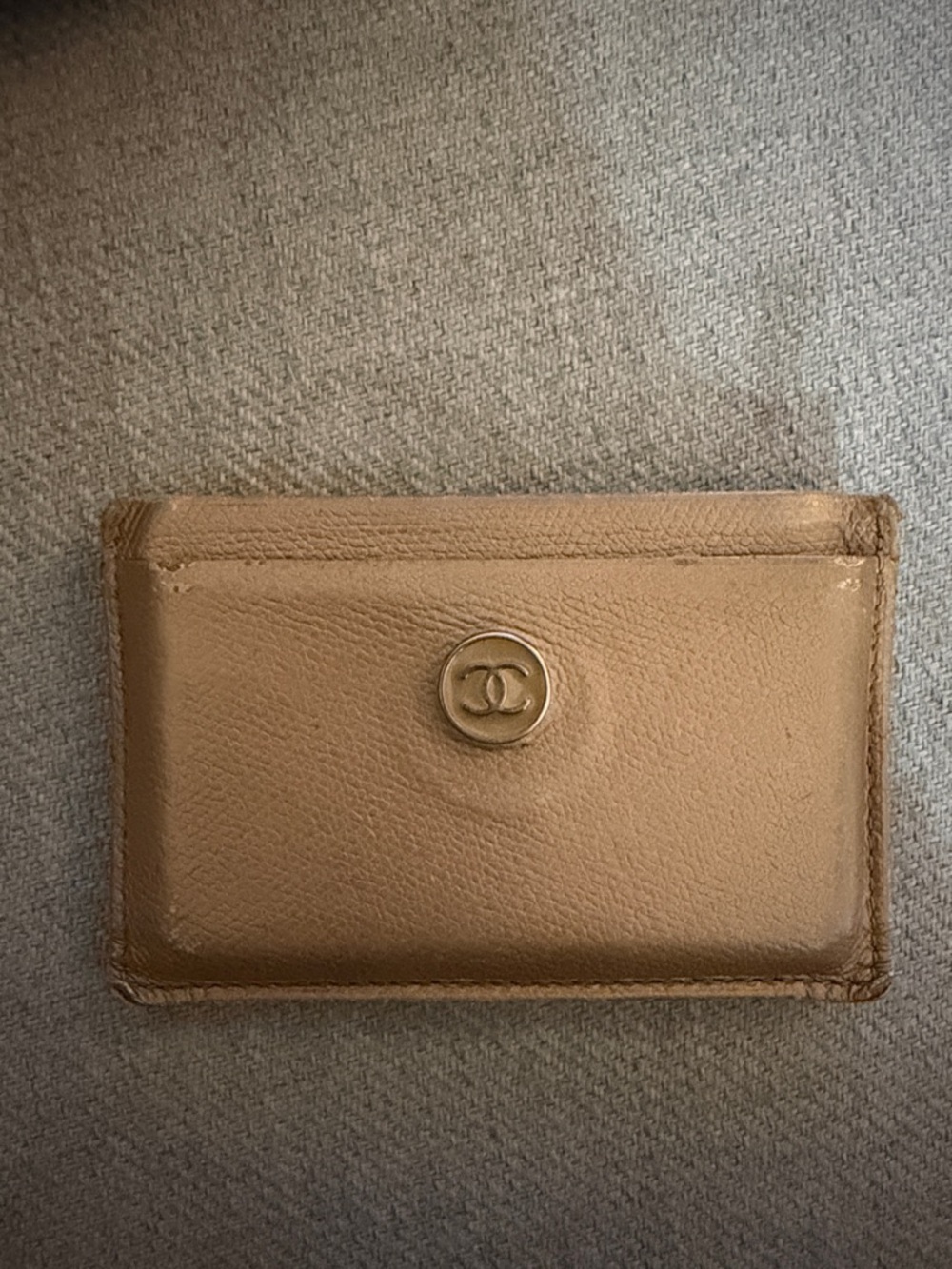 CHANEL tan leather card holder with gold CC medallion